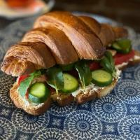 کروسان پنیر و گردو