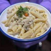 پاستا مرغ و پنیر گودا