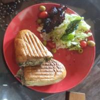 ساندویچ چیکن با سس پستو