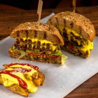 دوبل برگر ذغالی 