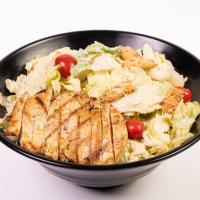 سالاد سزار با مرغ گریل