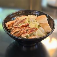 سیزر سالاد با مرغ گریل شده