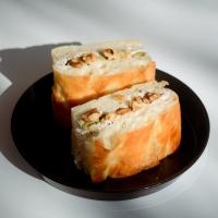 فوکاچا پنیر و گردو