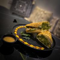 ساندویچ چیکن استیک پستو