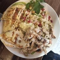 سالاد سزار با مرغ گریل شده