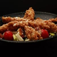 سالاد مخصوص با مرغ سوخاری