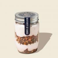 ماست و گرانولا توت فرنگی