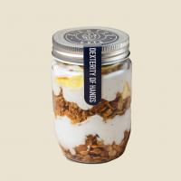 ماست و گرانولا سیب و دارچین