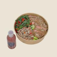 سالاد استیک و کینوا