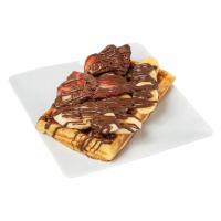 وافل تک موز و توت فرنگی