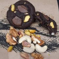 کوکی شکلاتی با مغز پسته