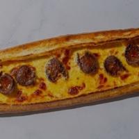 پیده کاشار با سوجوک(Kaşarlı Sujuk Pide)