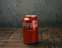 نوشابه قوطی کوکاکولا