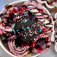 بستنی رولی موز توت فرنگی شکلات