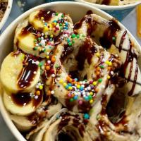 بستنی رولی موز شکلات پسته