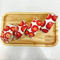 شیرینی رولت توت فرنگی