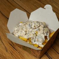 سیب زمینی سرخ شده و سس قارچ