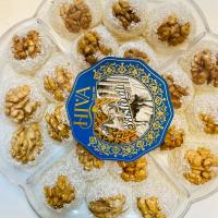 باسلوق ظرفی گردویی با تزیین پودر نارگیل