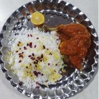 زرشک پلو با مرغ ران سرخ شده