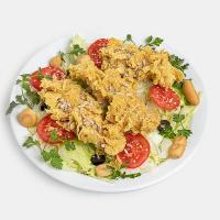 سالاد سزار با مرغ سوخاری