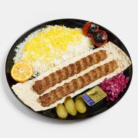 چلو کباب کوبیده زعفرانی دو سیخ