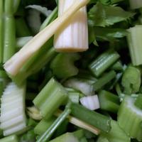 کرفس خرد شده