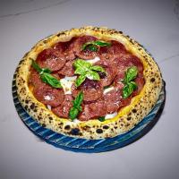 پیتزا پیرونی ناپولیتن ایتالیایی