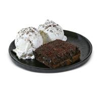 براونی گرم با بستنی