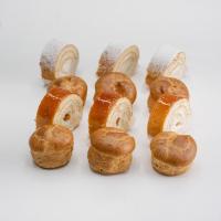 شیرینی رولت و نان خامه ای