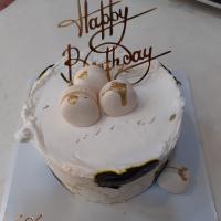 کیک مشکی طلایی