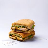 پنینی مرغ و آواکادو