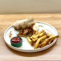 ساندویچ مرغ دودی با سس چیلی و سیر