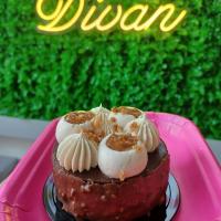 دسر شکلاتی با تزئین