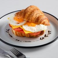 کروسان تخم مرغ و پنیر