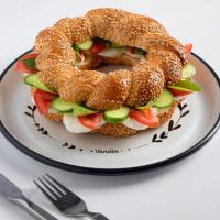 سیمیت پنیر ،خیار و گوجه