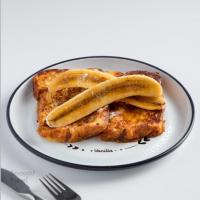 فرنچ تست موز و توت فرنگی