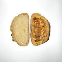 تست خمیر ترش کره بادام زمینی و سیب کاراملی (vegan) 