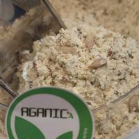 ادویه سالاد و پنیر