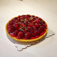 تارت توت فرنگی بزرگ