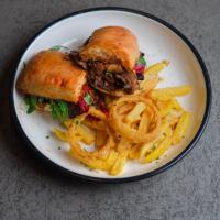 ساندویچ بلوچیزاستیک با ساید سیب زمینی