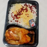 زرشک پلو با نصف مرغ سرخ شده