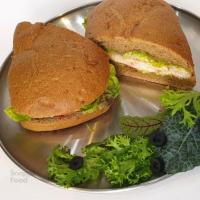 ساندویچ بوقلمون پستو رژیمی