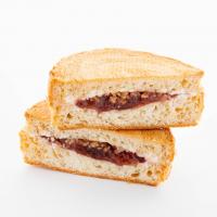 رول نیویورکی خامه و مربا