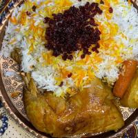 زرشک پلو با ران مرغ سرخ شده