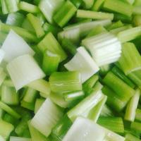 کرفس خرد شده