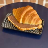 کروسان شکلاتی