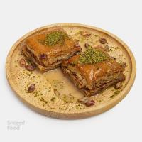 باقلوا مربعی با سرشیر