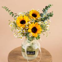 گلدان شیشه ایی بابونه و آفتاب