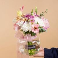 شیشه گل کوچک با گل های متغیر