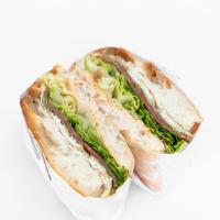 ساندویچ تخم مرغ سالامی